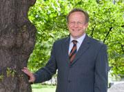 Landbruks og matminister Lars Peder Brekk viste stor interesse
for lauvtrevirke under sitt besøk i Vestfold tidligere i år